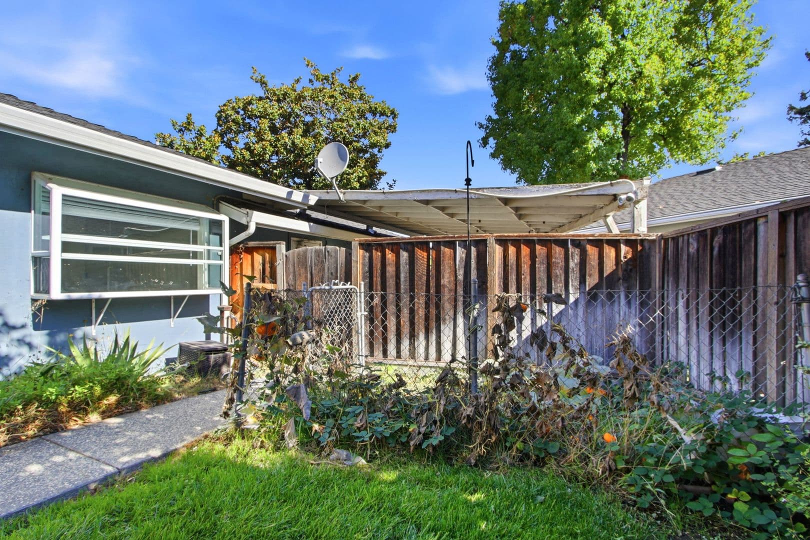 Santa Clara House: 160 Kit Carson Ct