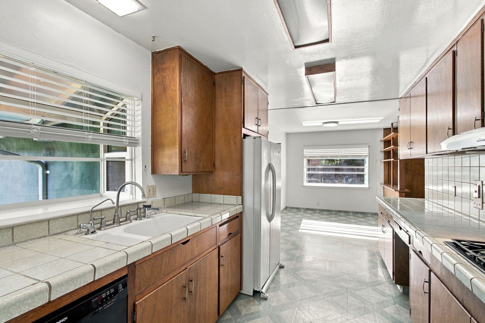 Santa Clara House: 160 Kit Carson Ct