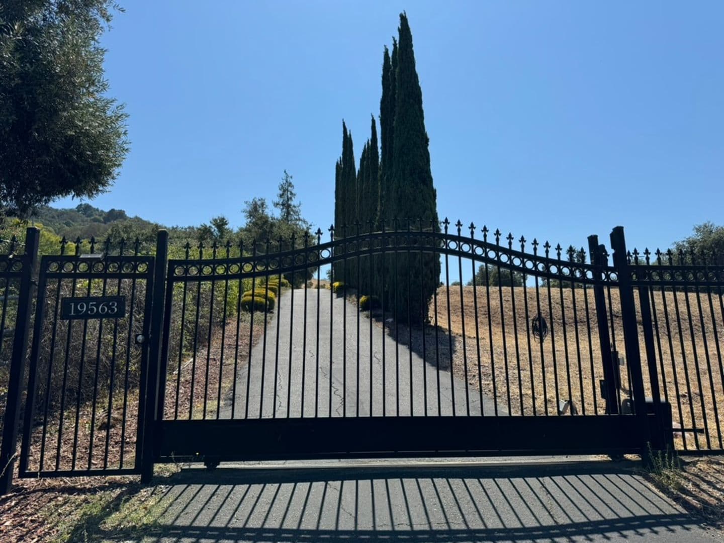 San Jose House: 19563 Almaden Rd