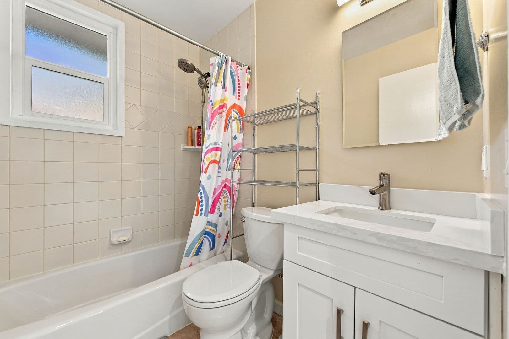 Sunnyvale House: 843 Azure St