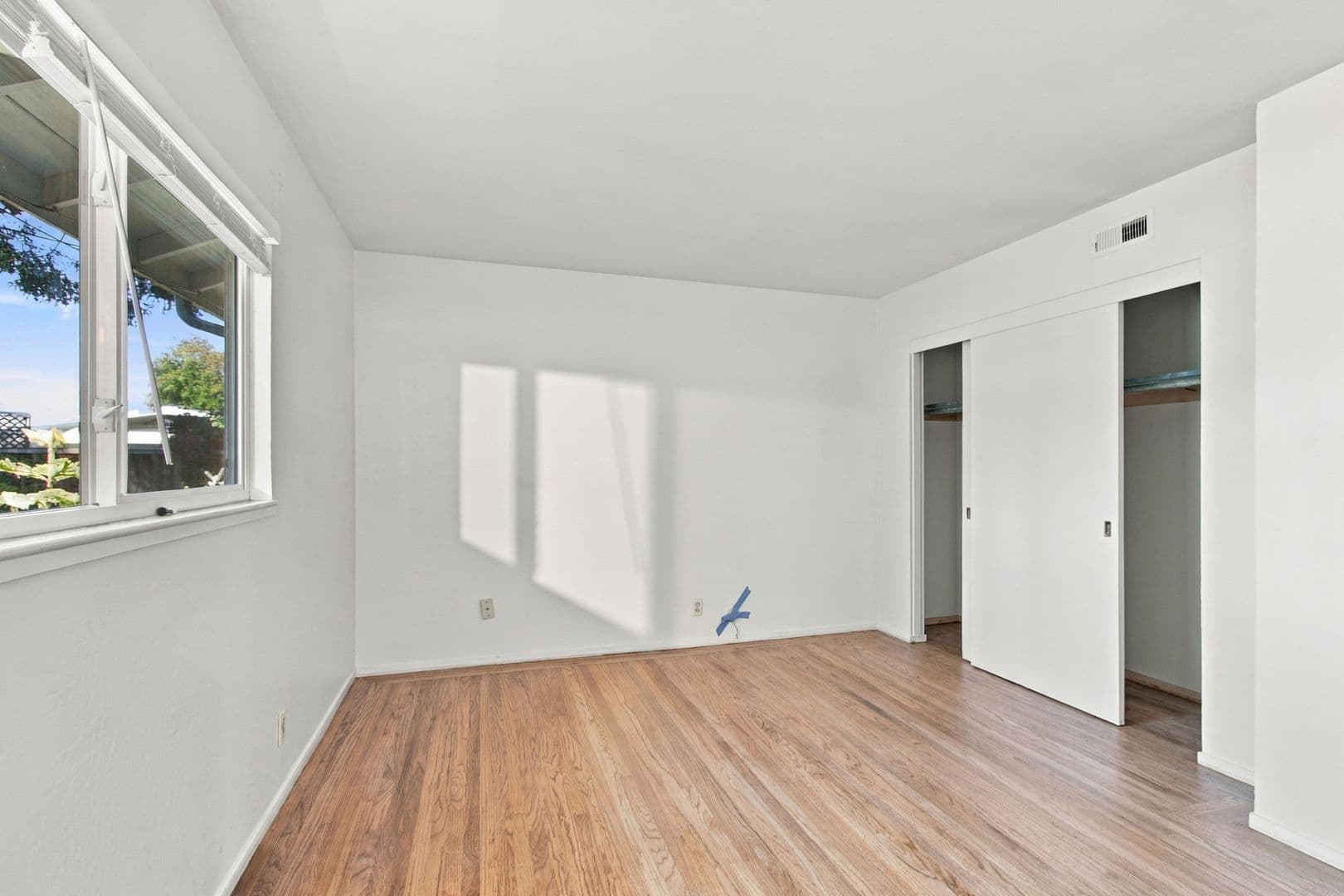 Santa Clara House: 160 Kit Carson Ct