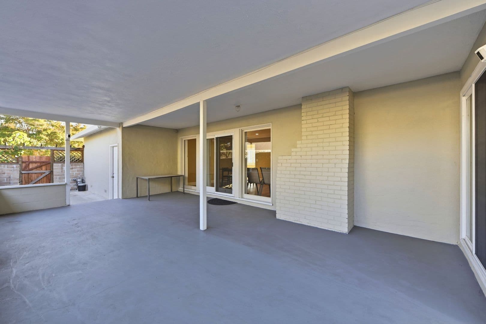 Sunnyvale House: 843 Azure St