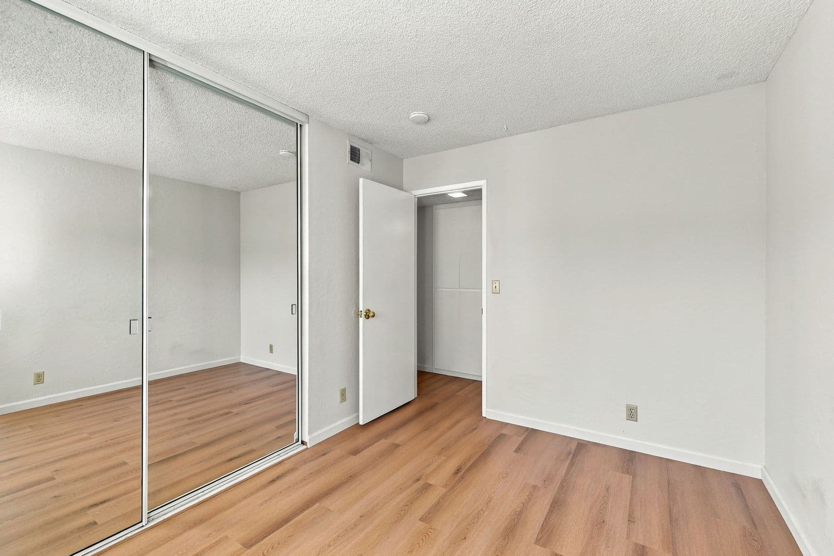 Cuptertino Townhome: 11012 Sweet Oak St.
