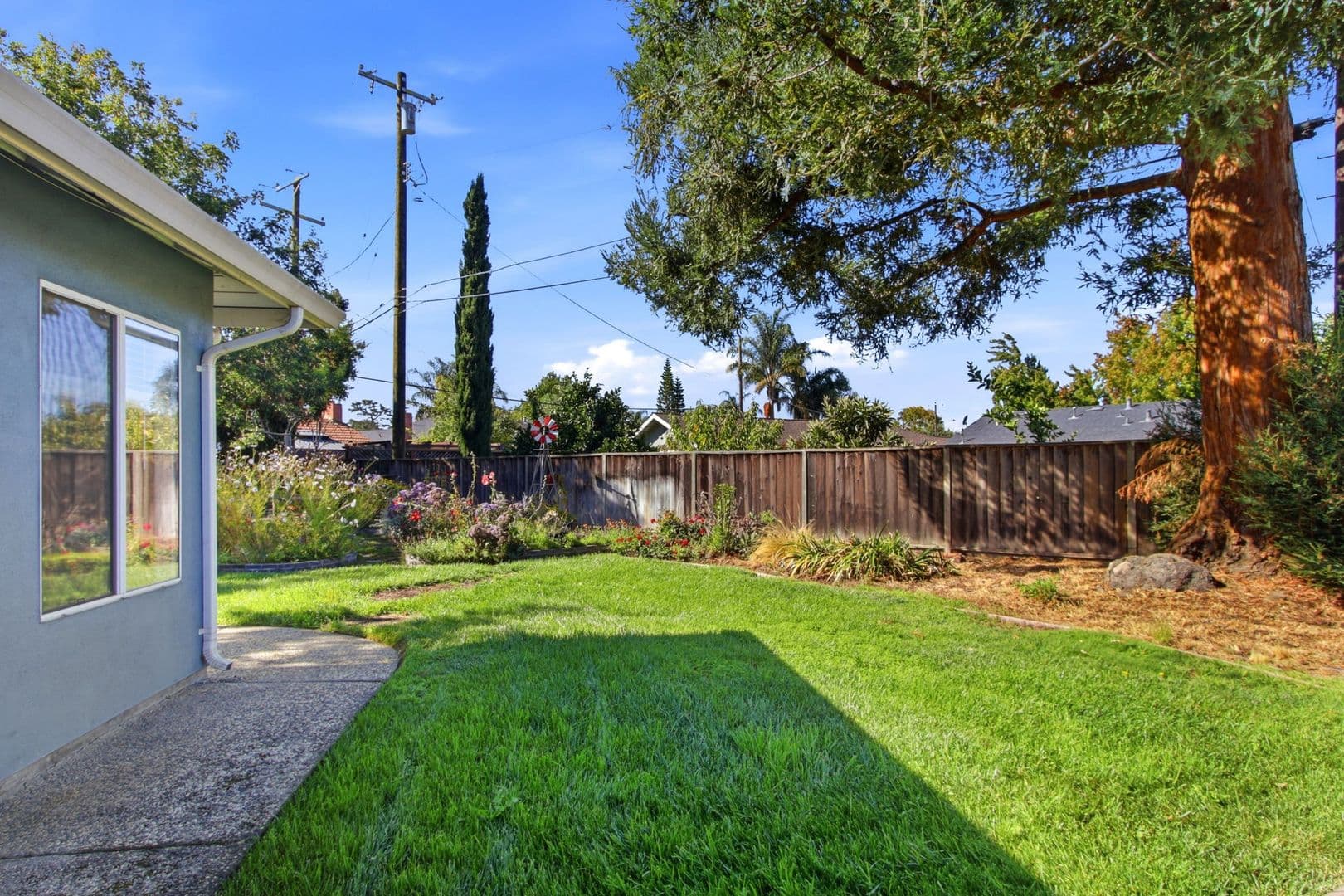 Santa Clara House: 160 Kit Carson Ct