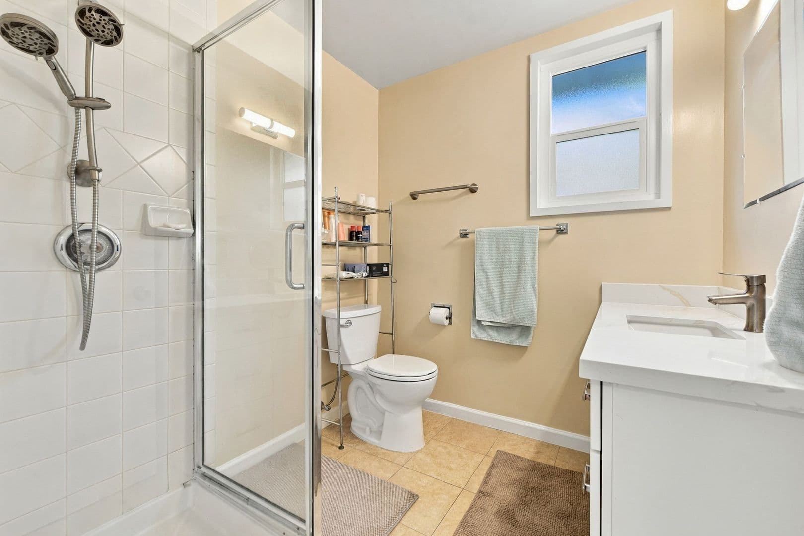 Sunnyvale House: 843 Azure St