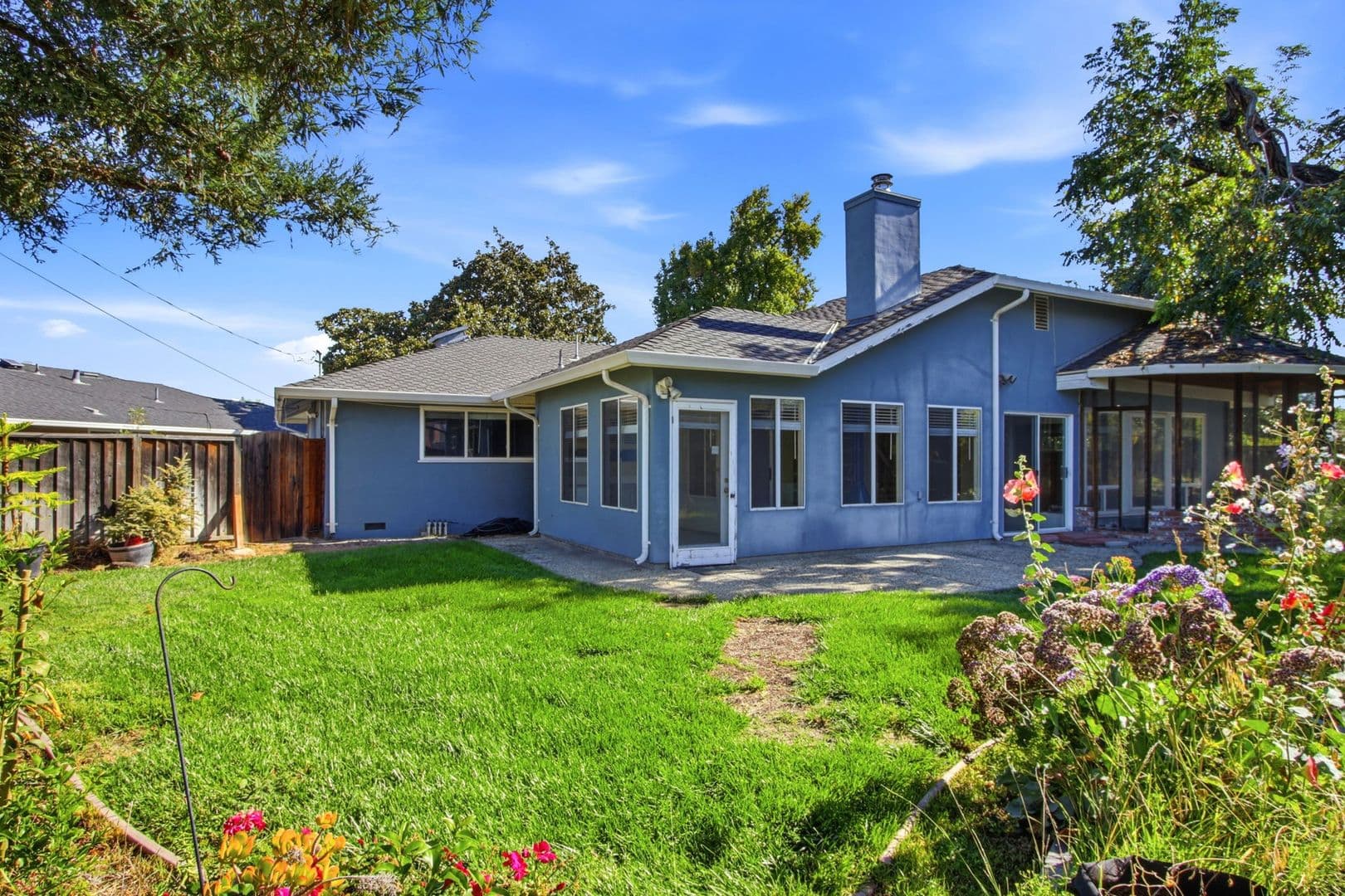 Santa Clara House: 160 Kit Carson Ct