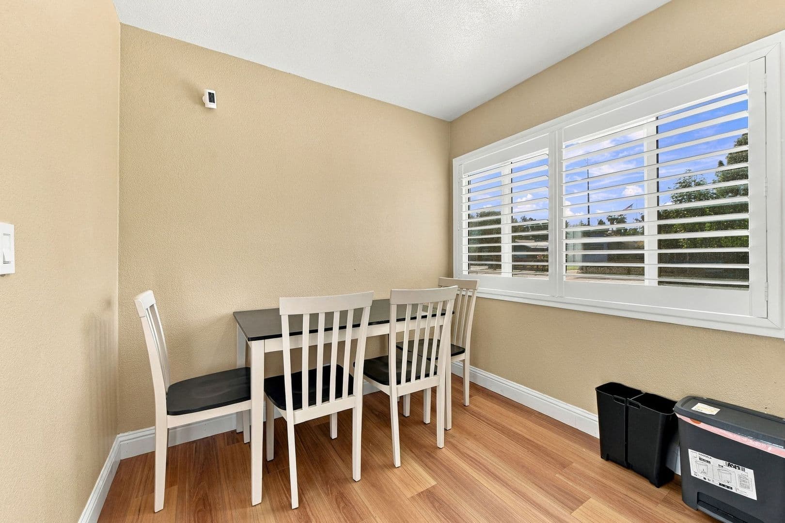 Sunnyvale House: 843 Azure St