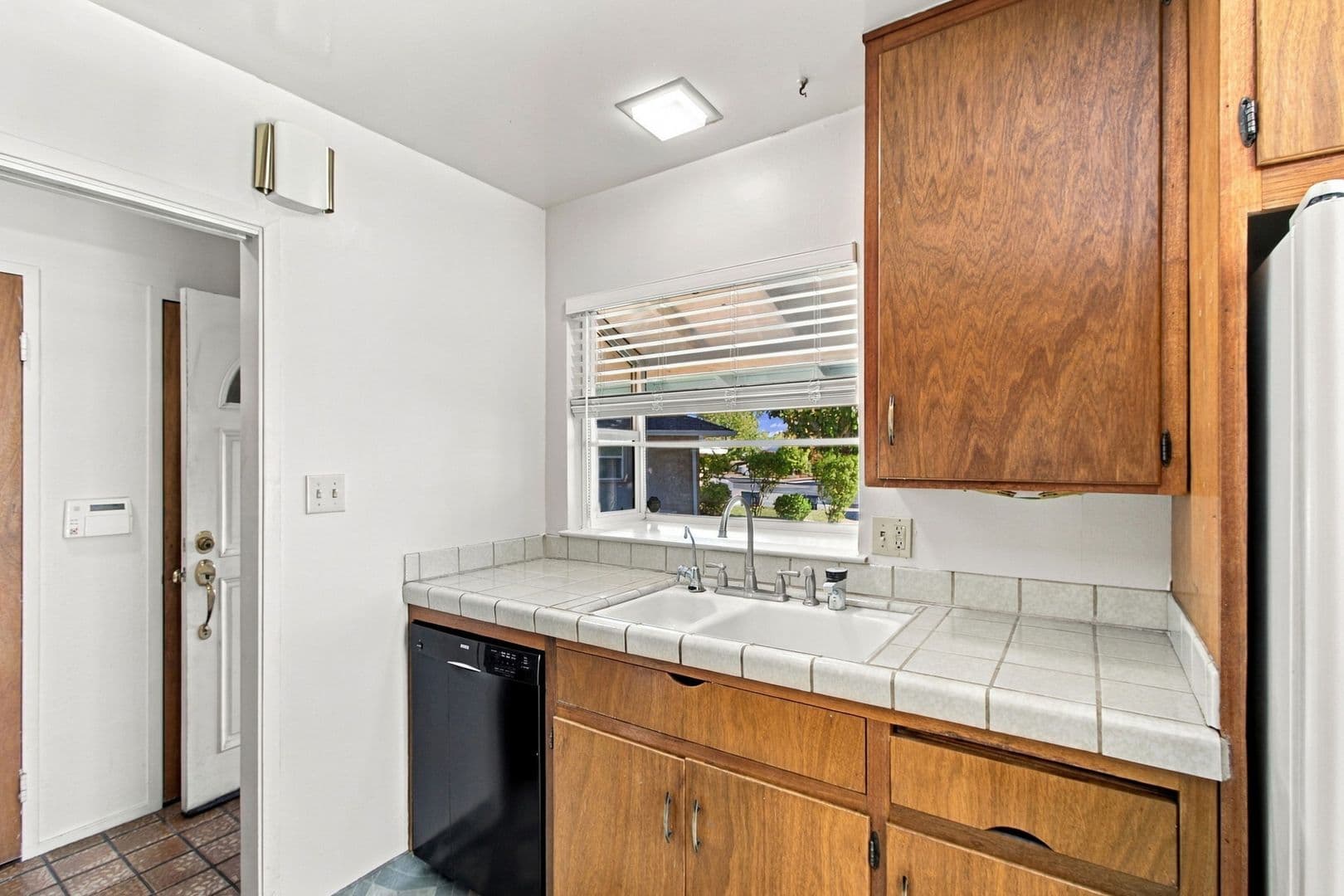 Santa Clara House: 160 Kit Carson Ct