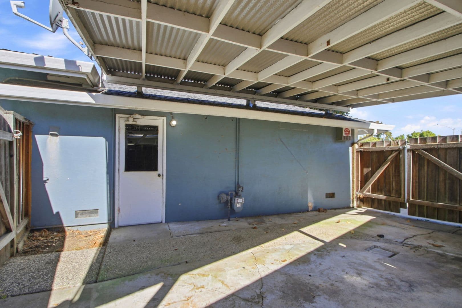 Santa Clara House: 160 Kit Carson Ct