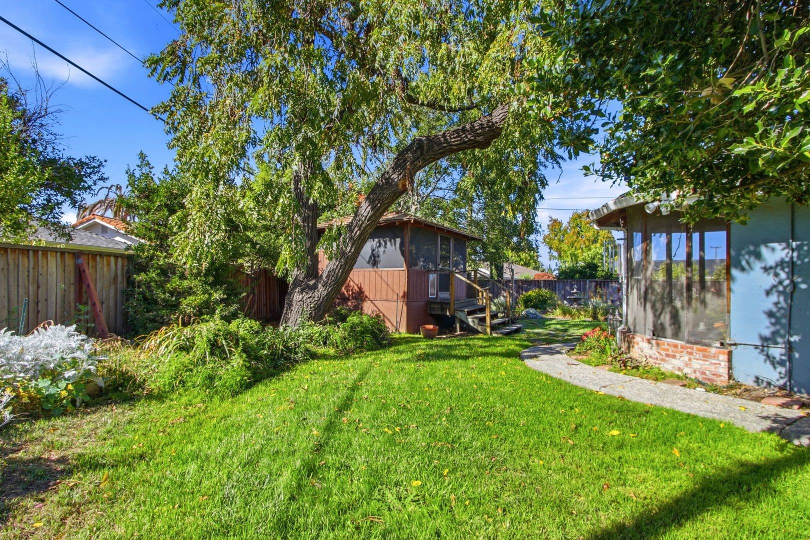 Santa Clara House: 160 Kit Carson Ct