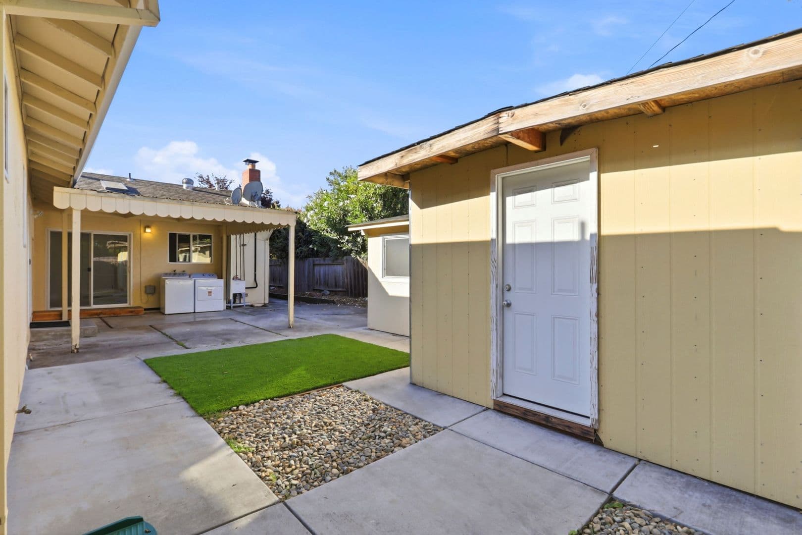 Sunnyvale House: 927 Iris Ave.