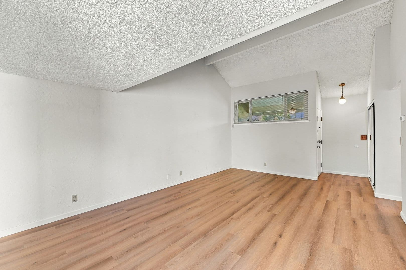 Cuptertino Townhome: 11012 Sweet Oak St.
