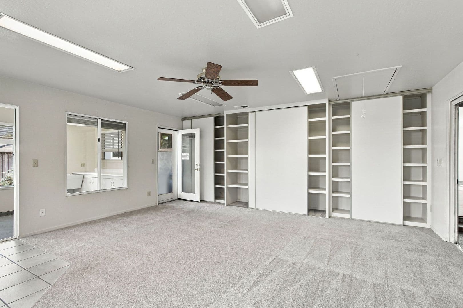 Santa Clara House: 160 Kit Carson Ct