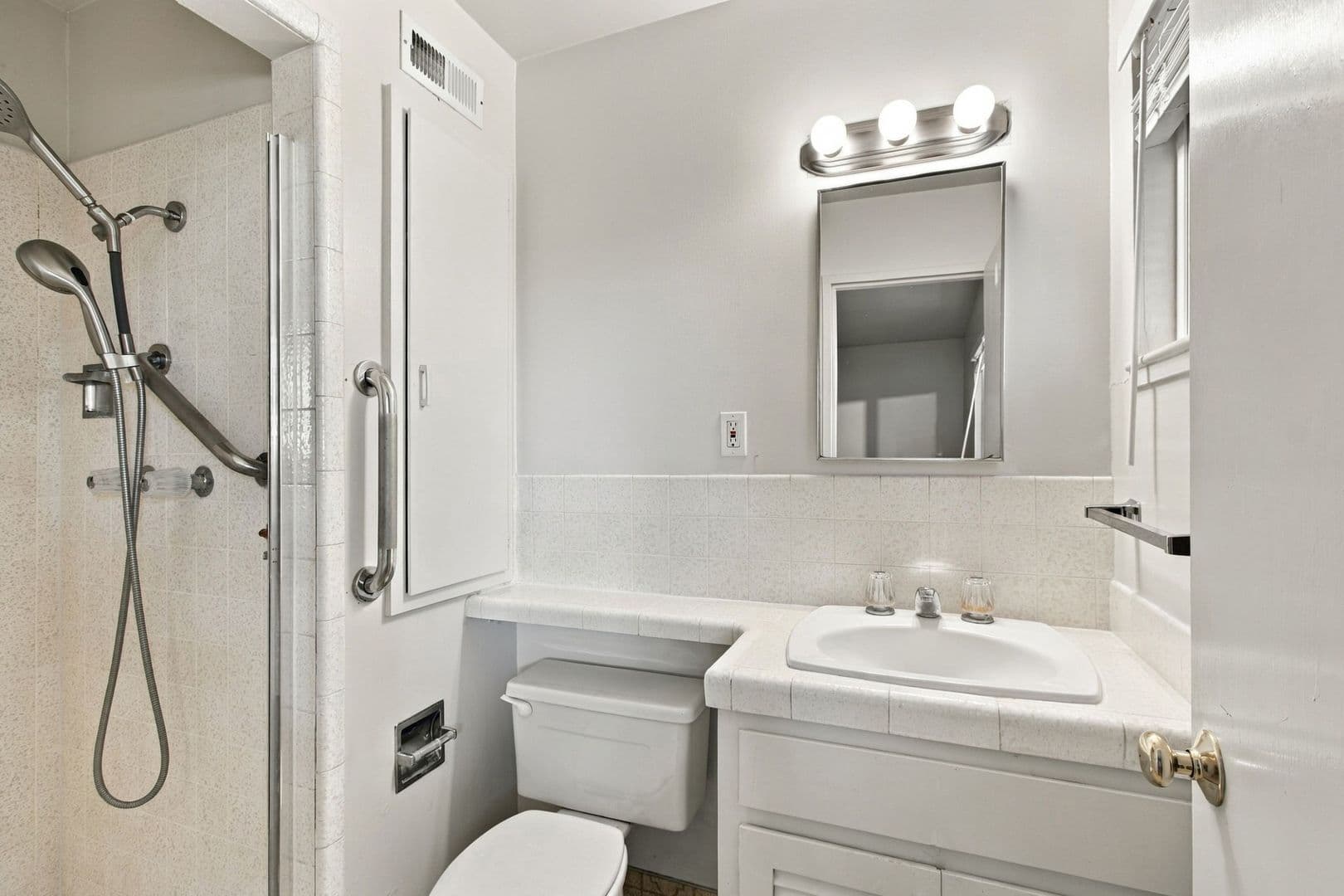 Santa Clara House: 160 Kit Carson Ct