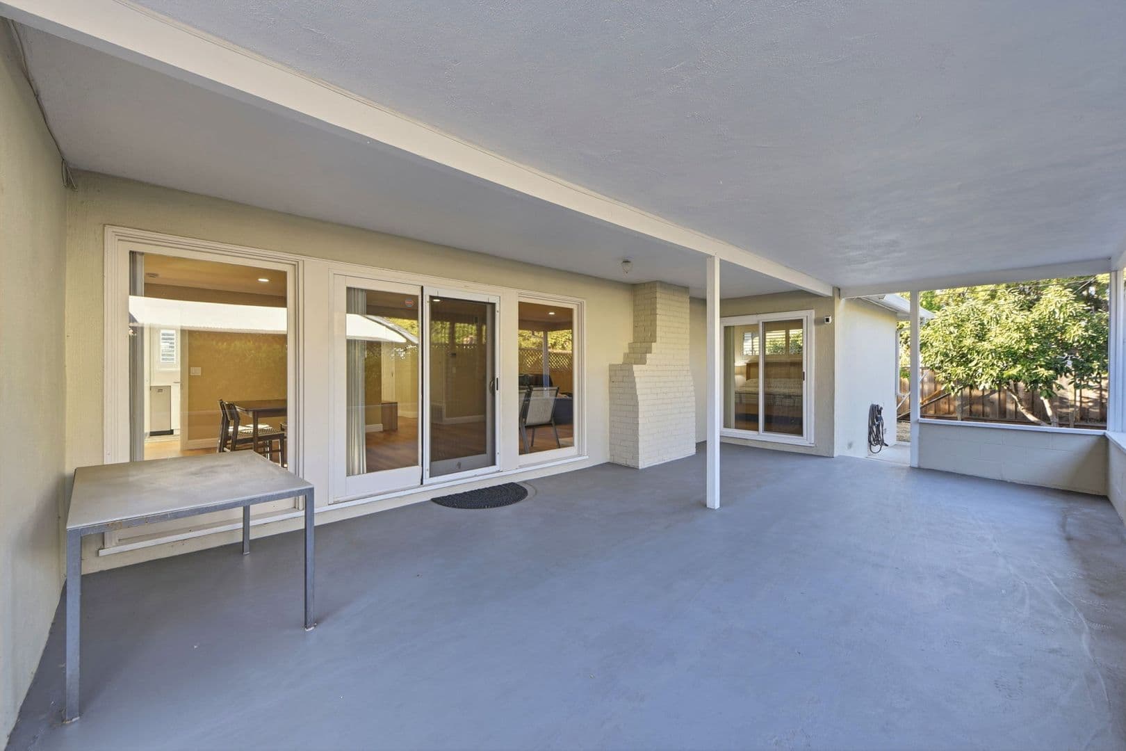 Sunnyvale House: 843 Azure St