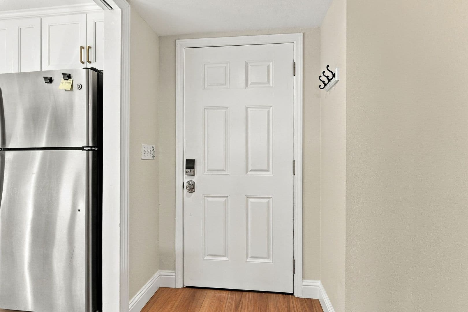 Sunnyvale House: 843 Azure St