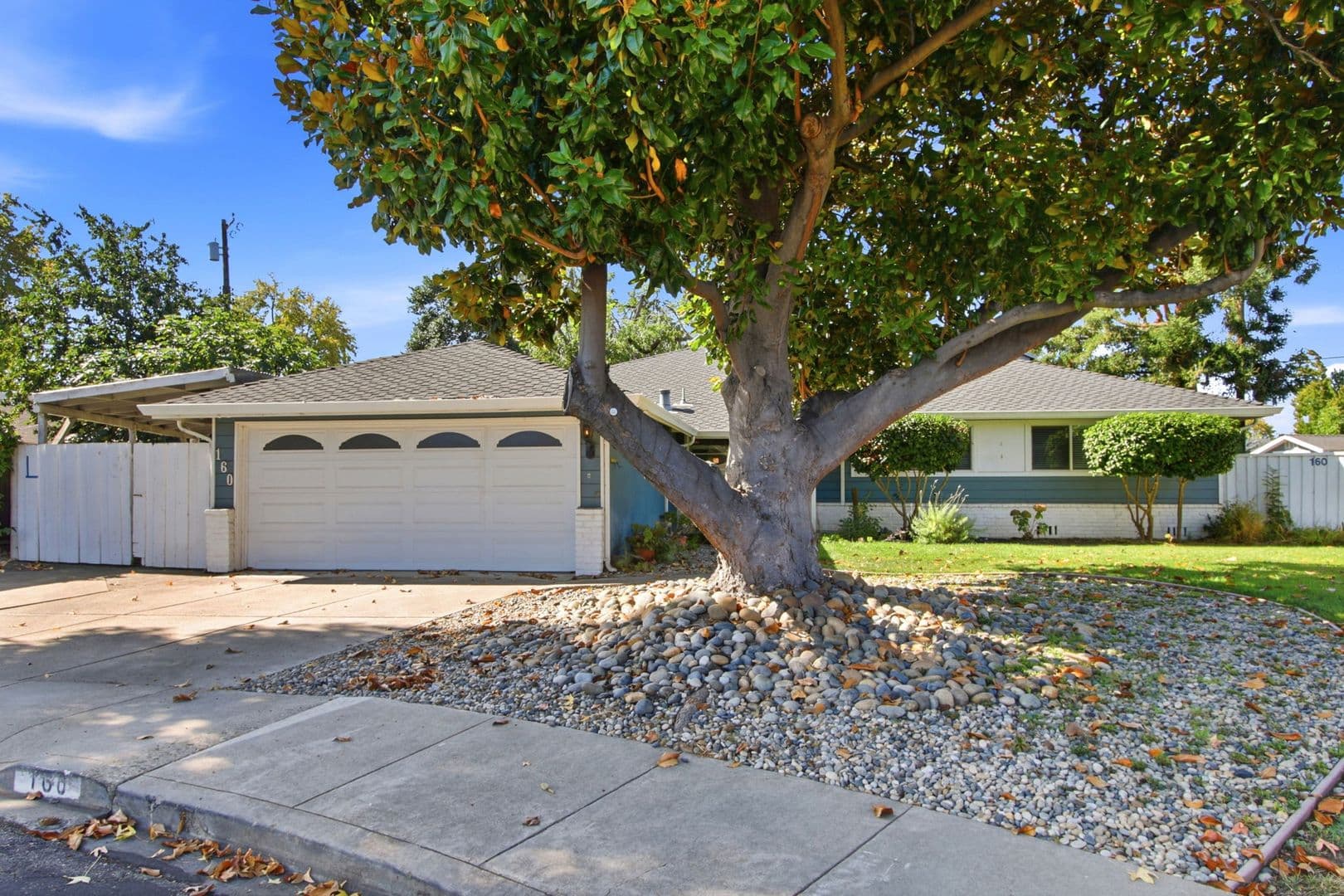 Santa Clara House: 160 Kit Carson Ct