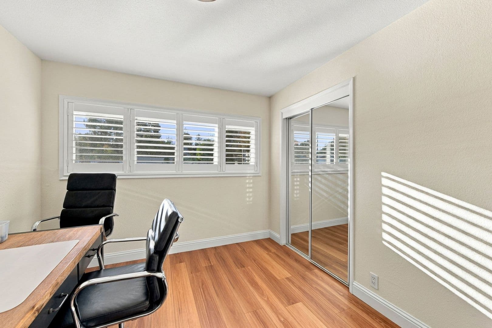 Sunnyvale House: 843 Azure St