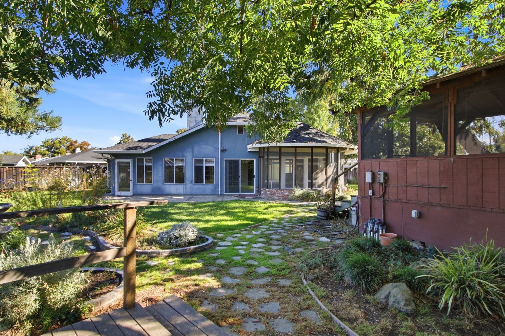Santa Clara House: 160 Kit Carson Ct