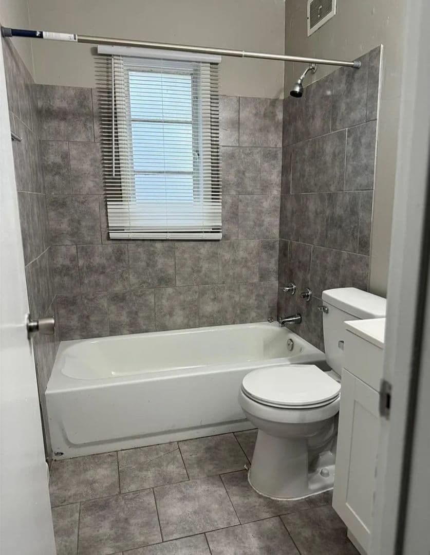 Memphis House: 3514 Hallbrook Street