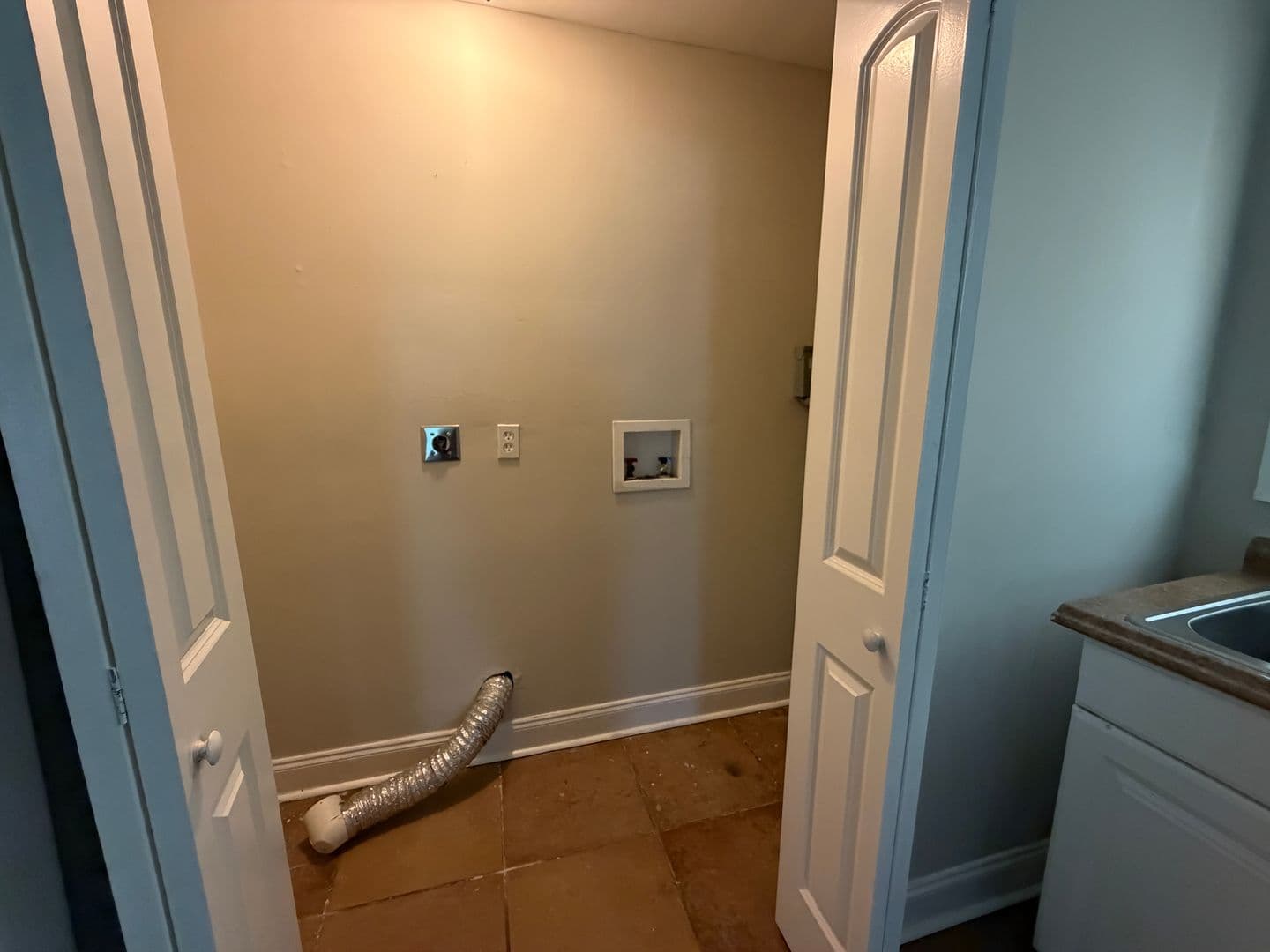 Powder Springs House: 3375 Hopkins Road