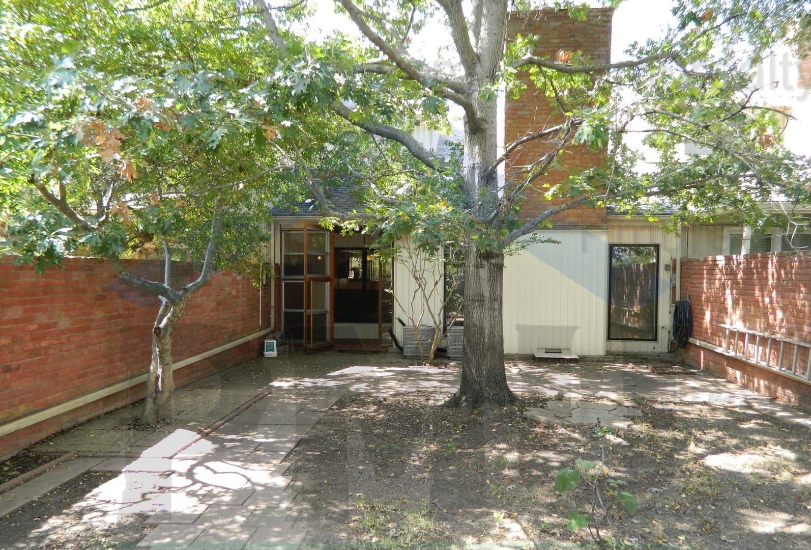Duncanville House: 718 Carriage Way