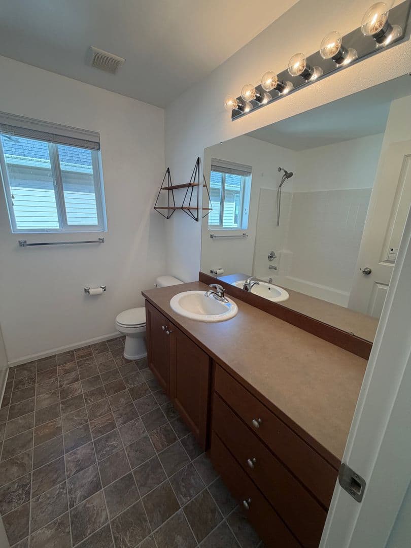 Maple Valley House: 27337 214th Ter Se