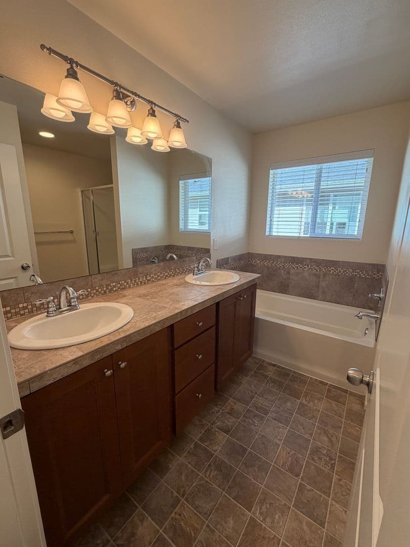 Maple Valley House: 27337 214th Ter Se