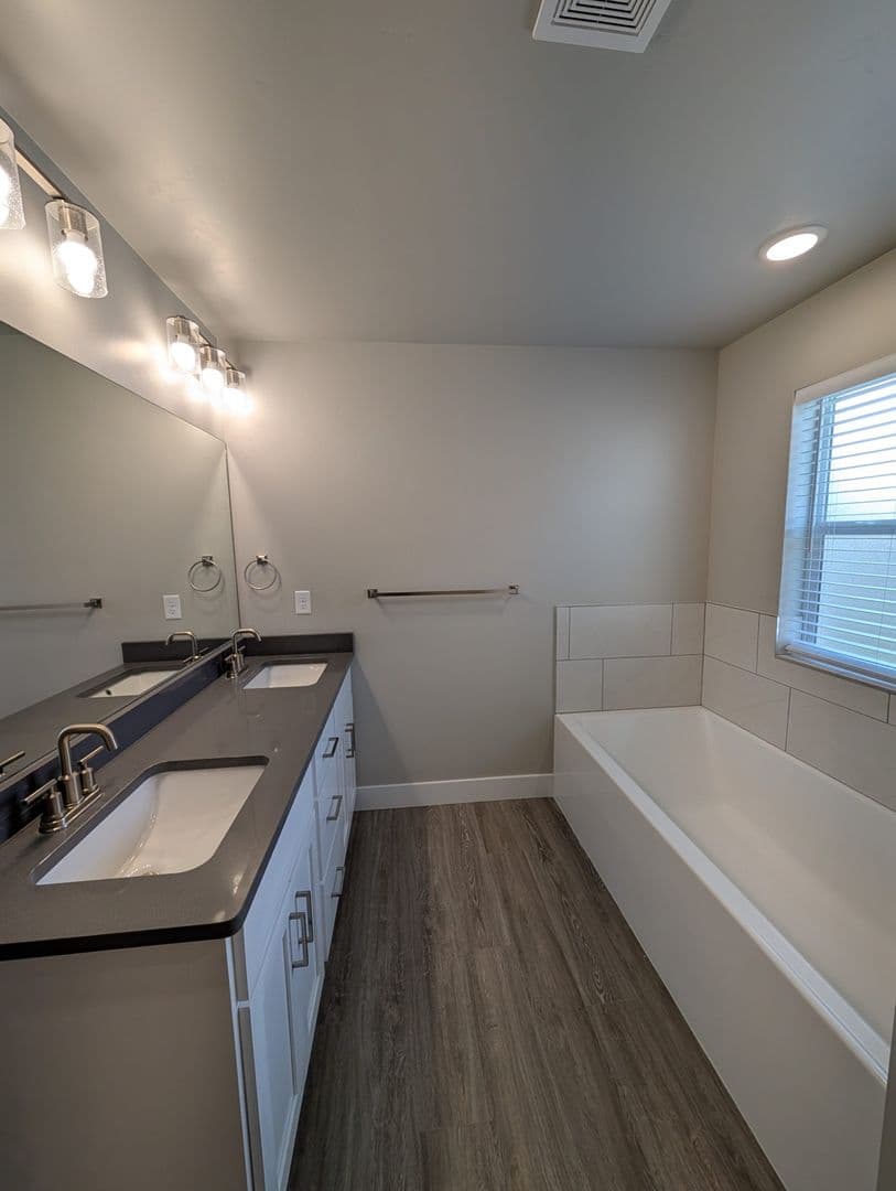Chubbuck House: 5560 Trueman Unit C