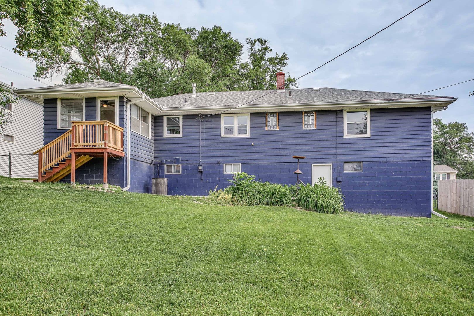 Omaha House: 7071 Izard St.