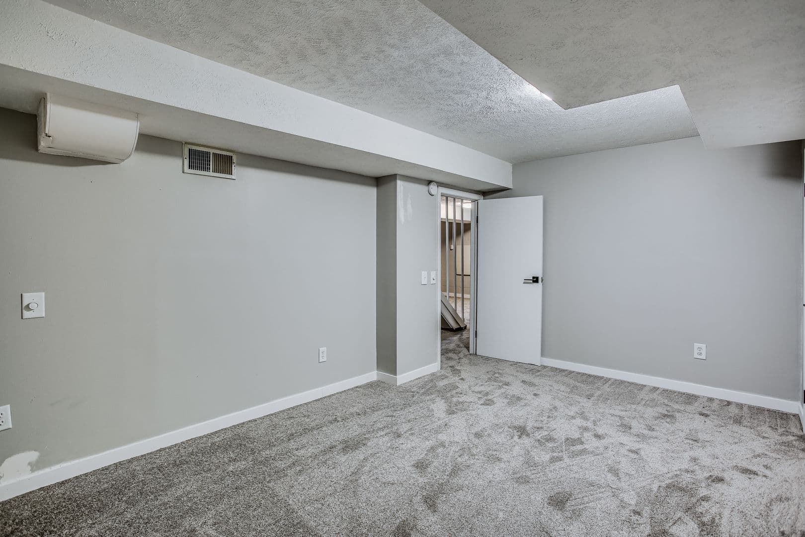 Omaha House: 7071 Izard St.