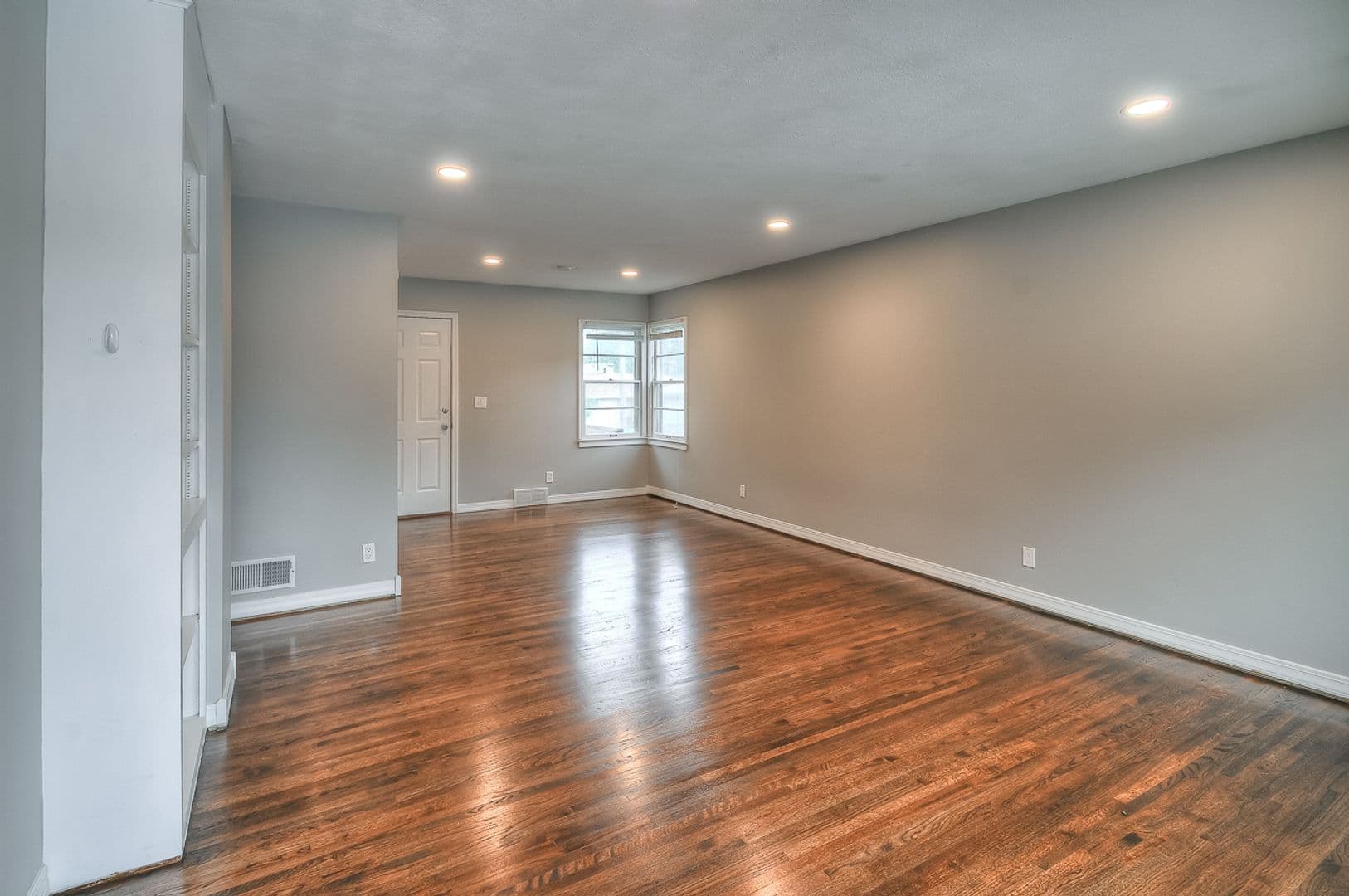 Omaha House: 5415 Poppleton Ave.