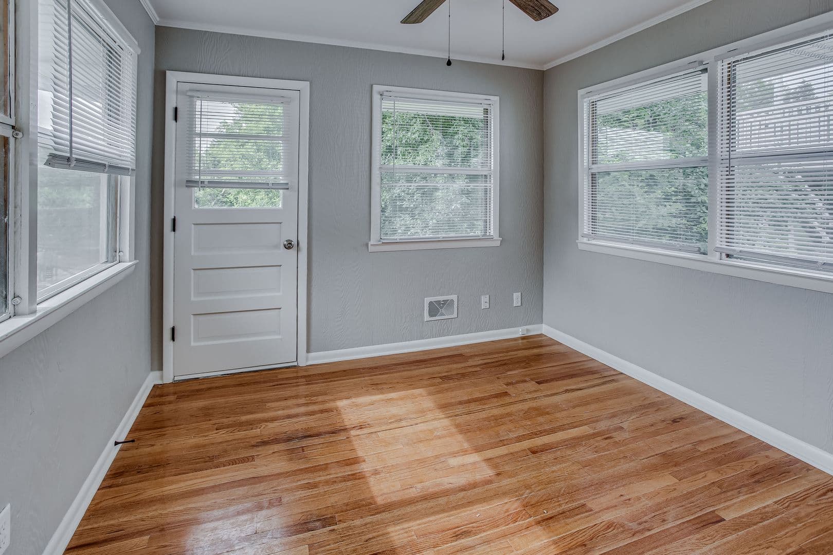 Omaha House: 7071 Izard St.