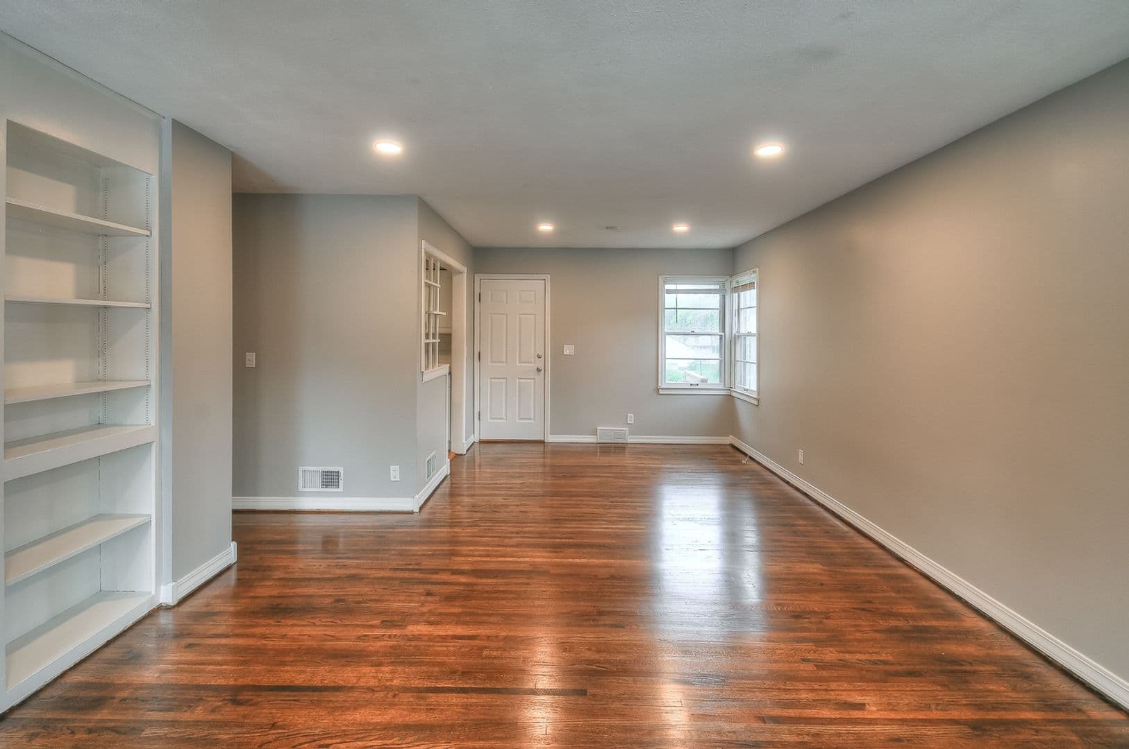 Omaha House: 5415 Poppleton Ave.