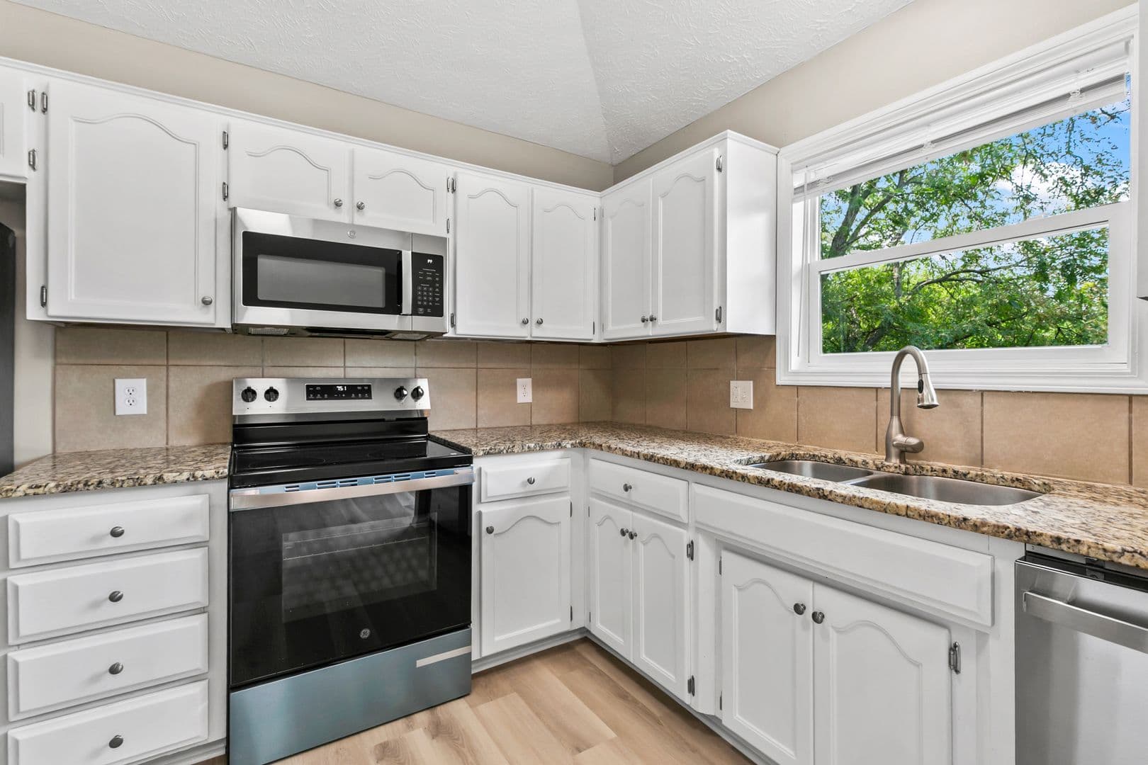 Omaha House: 5106 N 128th St