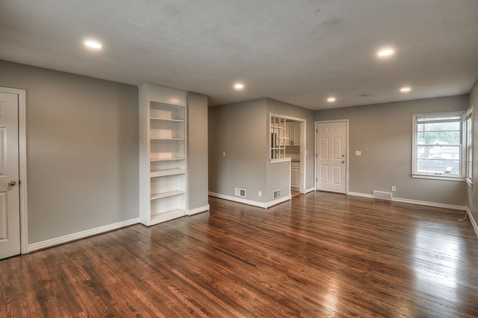 Omaha House: 5415 Poppleton Ave.