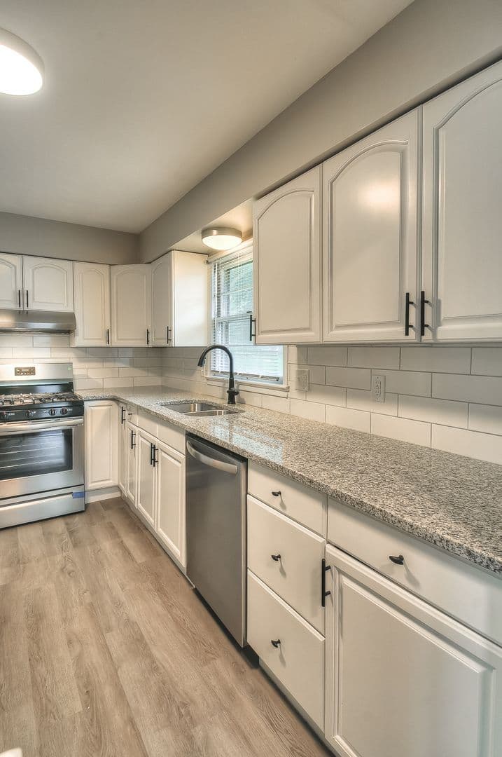 Omaha House: 5415 Poppleton Ave.