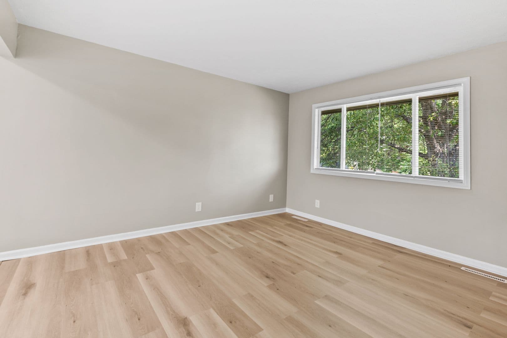 Omaha House: 5106 N 128th St