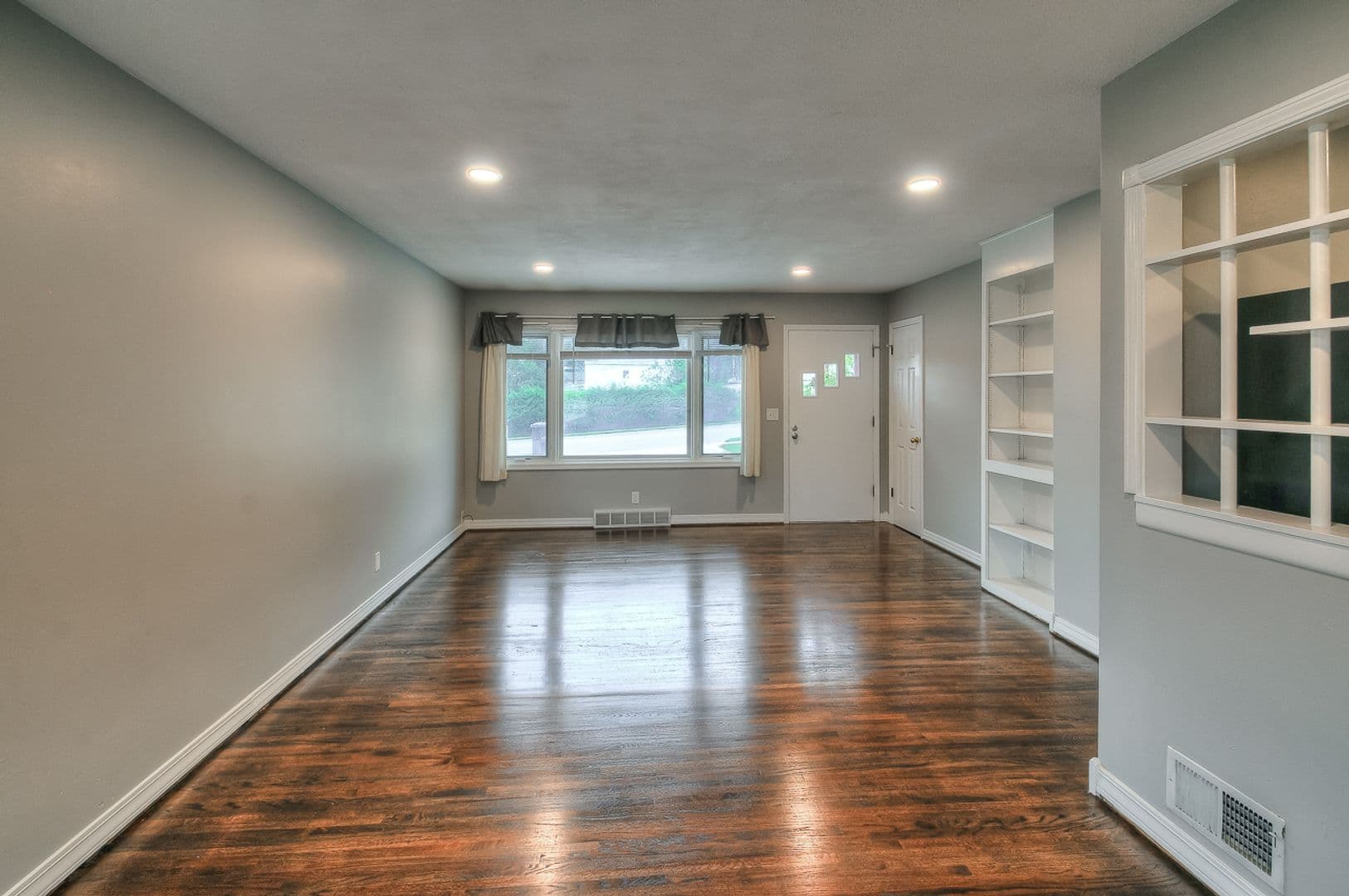 Omaha House: 5415 Poppleton Ave.