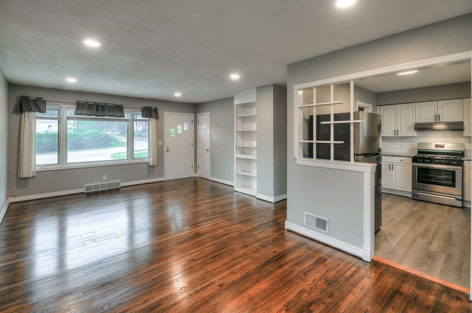 Omaha House: 5415 Poppleton Ave.