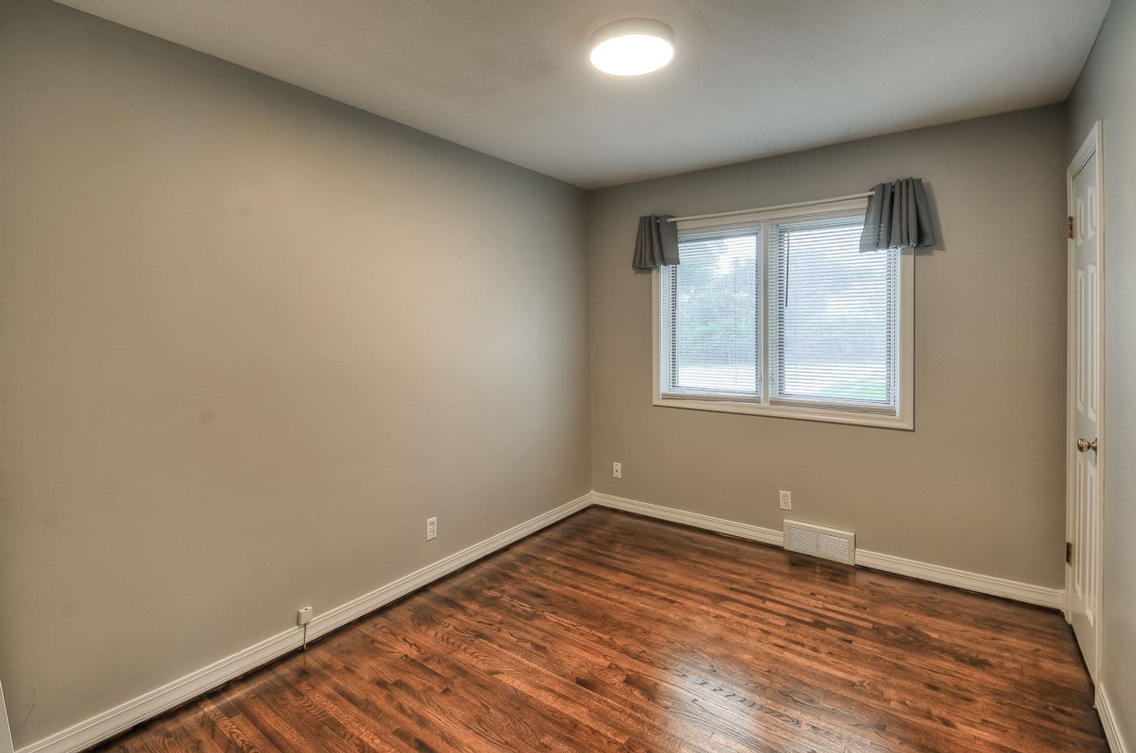 Omaha House: 5415 Poppleton Ave.