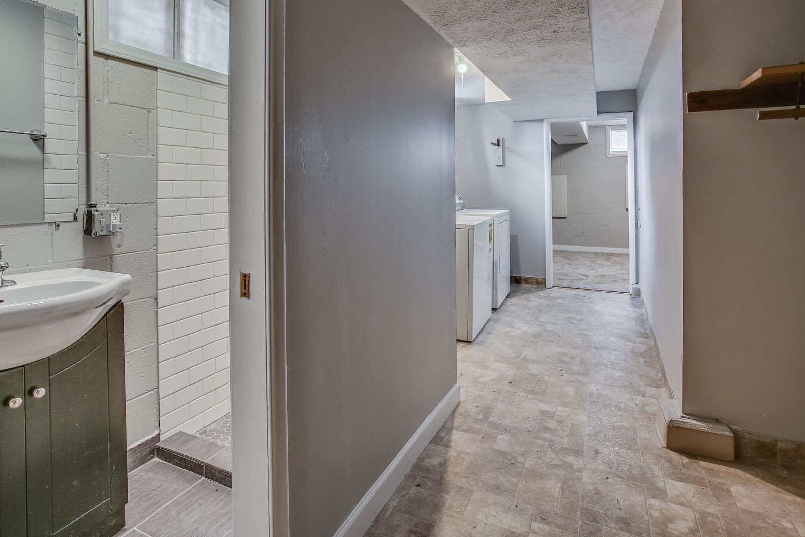 Omaha House: 7071 Izard St.