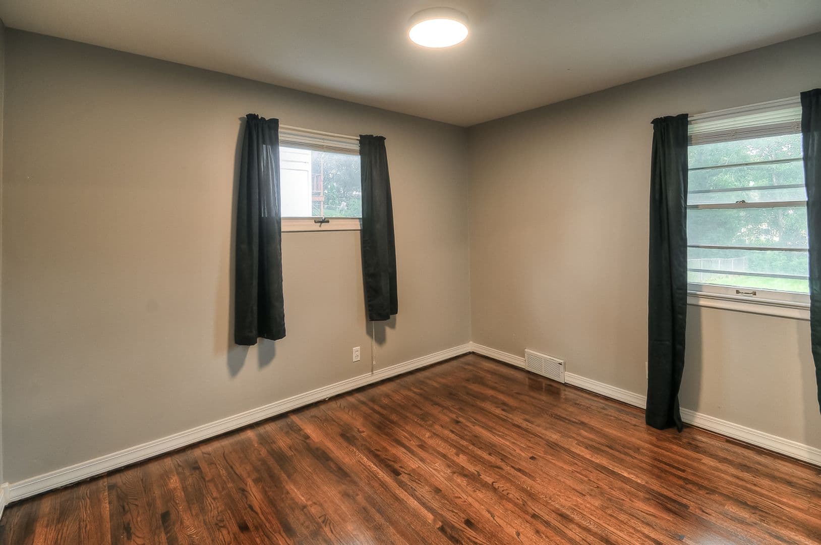 Omaha House: 5415 Poppleton Ave.