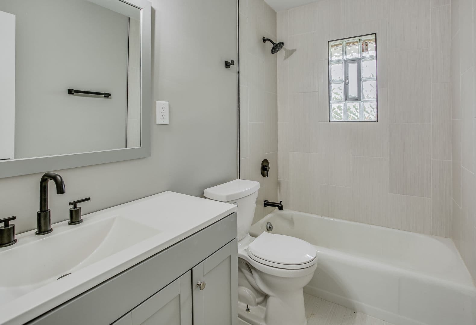 Omaha House: 7071 Izard St.