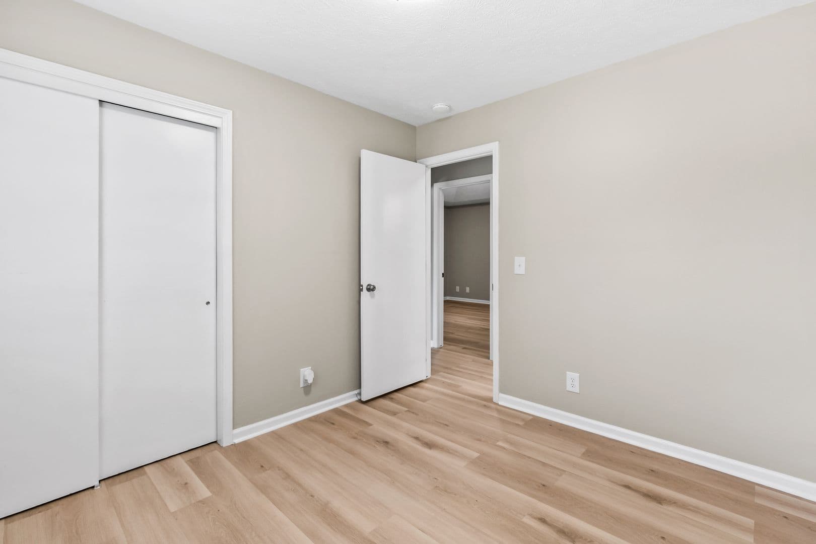 Omaha House: 5106 N 128th St