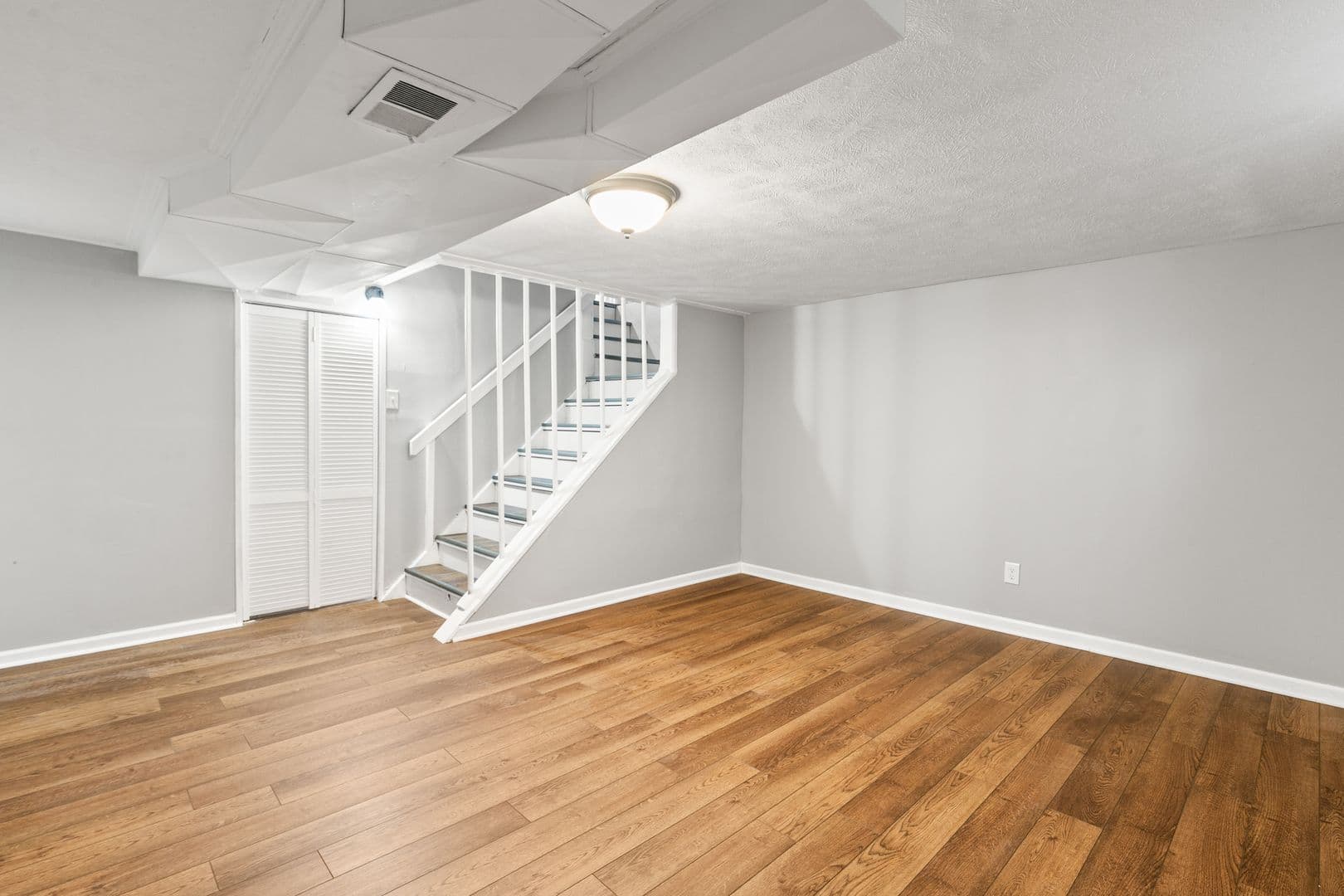Omaha House: 6352 Poppleton Ave.