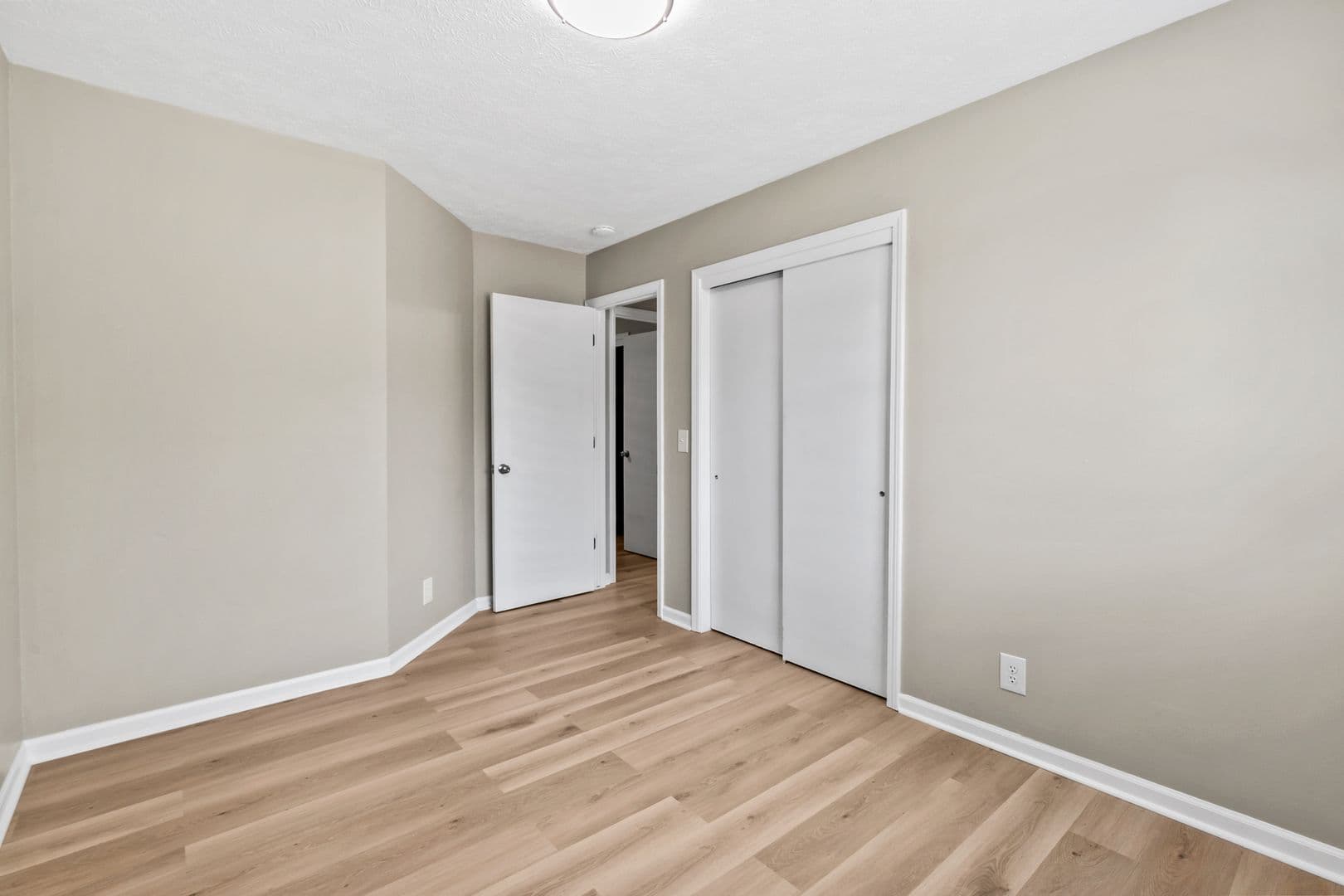 Omaha House: 5106 N 128th St