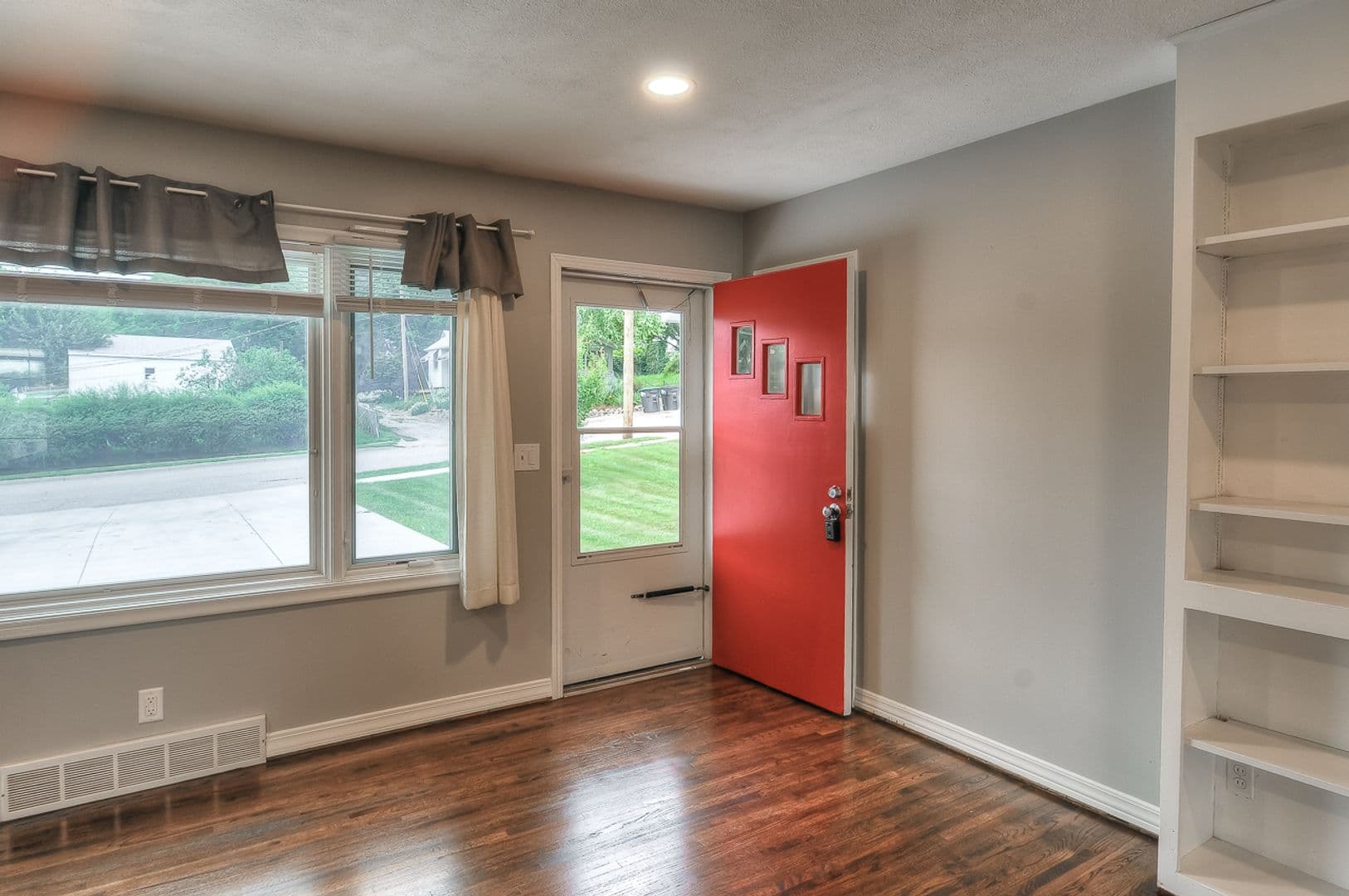 Omaha House: 5415 Poppleton Ave.