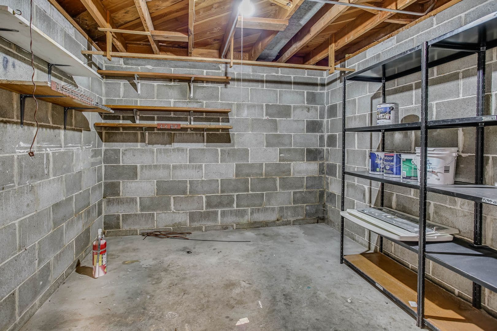 Omaha House: 7071 Izard St.