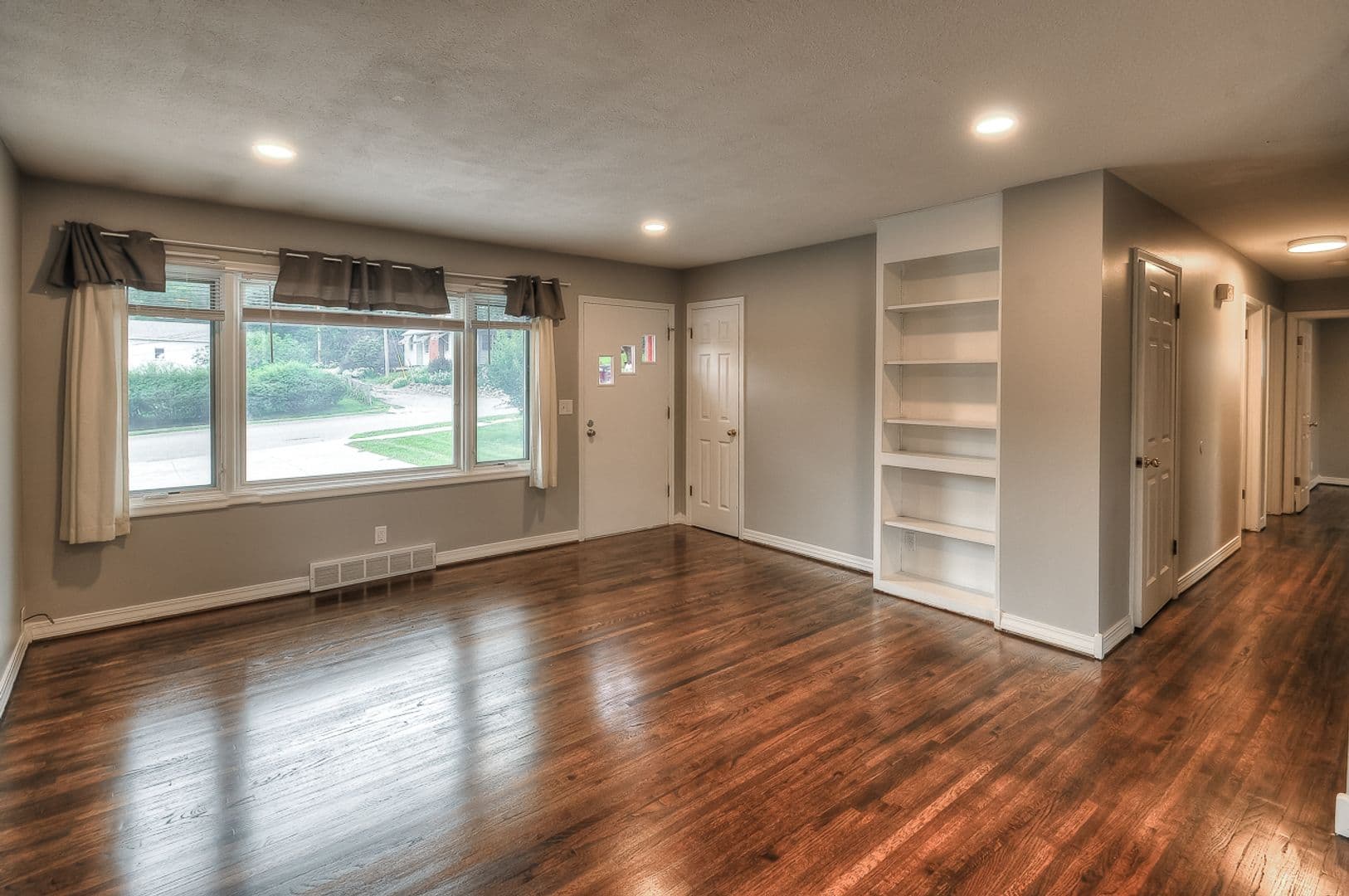 Omaha House: 5415 Poppleton Ave.
